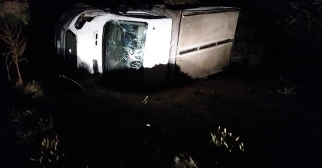 Kamyonet kendi kendine uçurumdan yuvarlandı