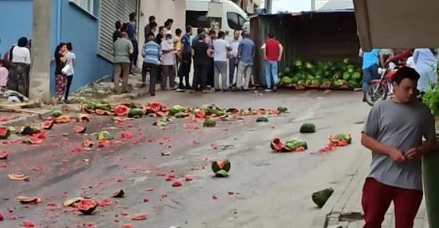 Aşırı yük kamyonu devirdi