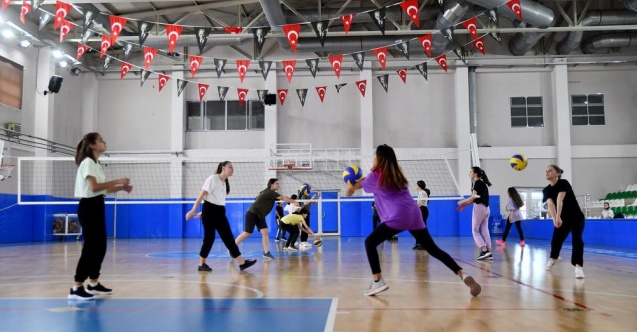 Voleybolcular Yunus Emre’de ter döküyor