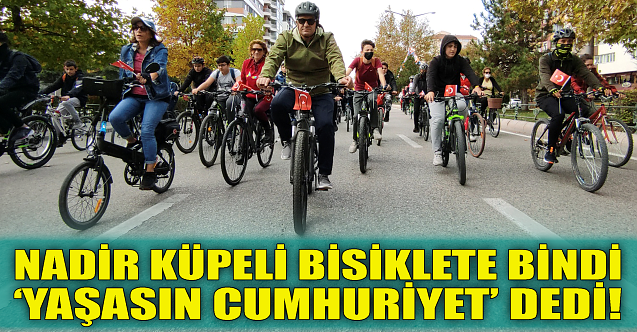 Nadir Küpeli bisiklete bindi 'yaşasın Cumhuriyet' dedi