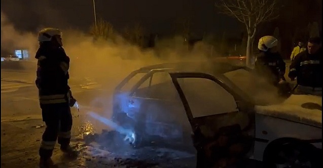 Konya'da otomobil alev topuna döndü! Sürücü zor kurtuldu