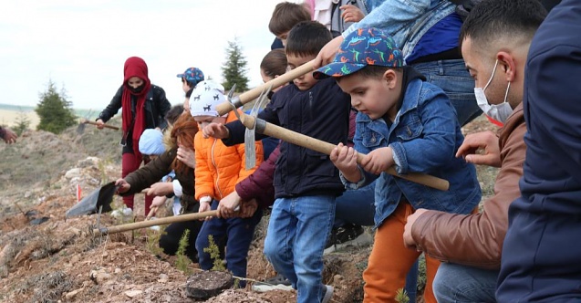 Özel minikler 23 Nisan için fidan diktiler