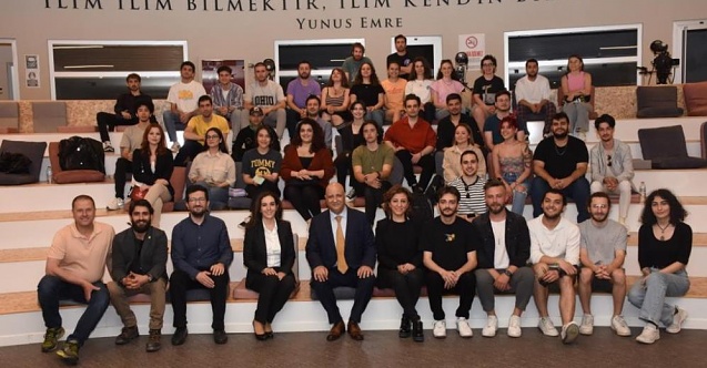 Öğrenciler Radyo A'da programcılığa hazırlanıyor
