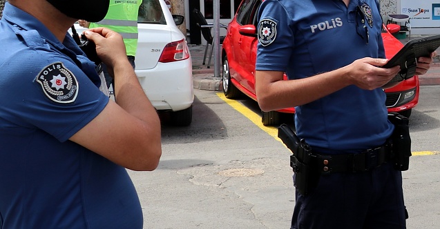 Eskişehir'de hırsızlıktan aranan 2 kişiyi polis enseledi