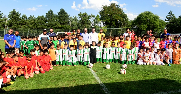 Rektör Erdal: Minik sporcularımız adına gururluyuz
