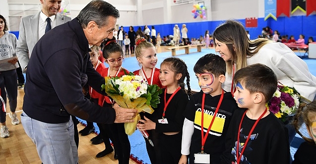 Başkan Ahmet Ataç jimnastikle tanışan çocuklarla buluştu