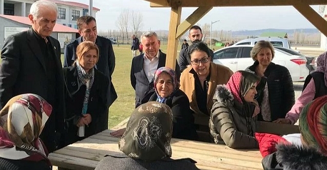 İYİ Partililer Eskişehir'deki depremzedeler ile görüştüler