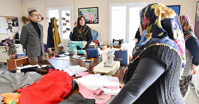 Kadınlarımız depremzedelere destek için çalışıyor