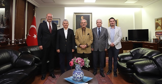 Mülkiyeliler Büyükerşen ile bir araya geldi