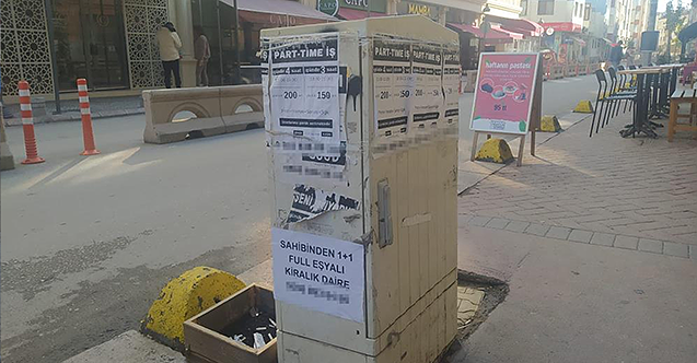 Elektrik panolarında ki ilanlara vatandaştan tepki