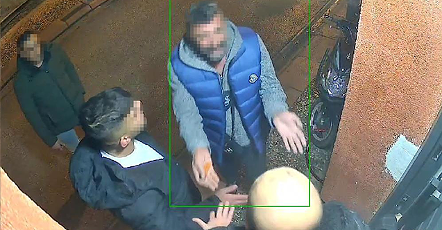 Kiliseye zorla girmeye çalışan alkollü şahıslar tutuklandı