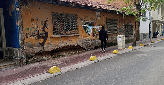 Bu ev yıllardır virane halde duruyor