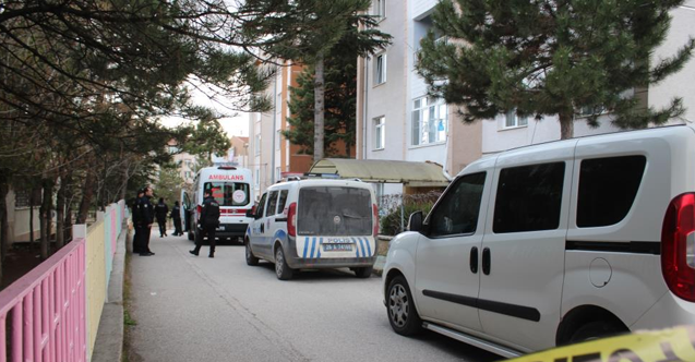Eşini bıçaklayarak öldüren şahsın yargılandığı dava ertelendi