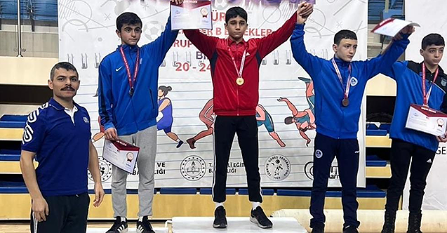 Eskişehirli sporcular güreşte Türkiye 3’üncüsü oldu