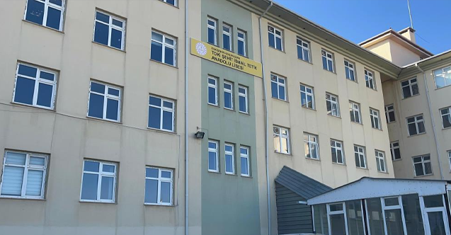 Okuldan izinsiz çıkmak isteyen öğrenci yüksekten düşerek yaralandı