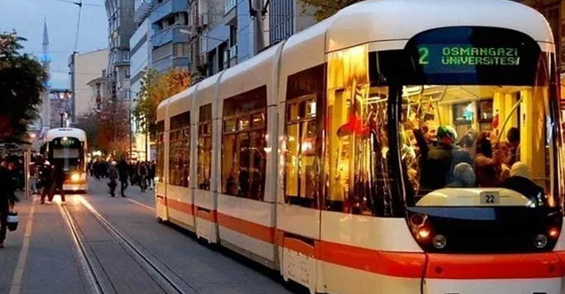 Tramvay ve otobüs seferleri yılbaşı için düzenlendi