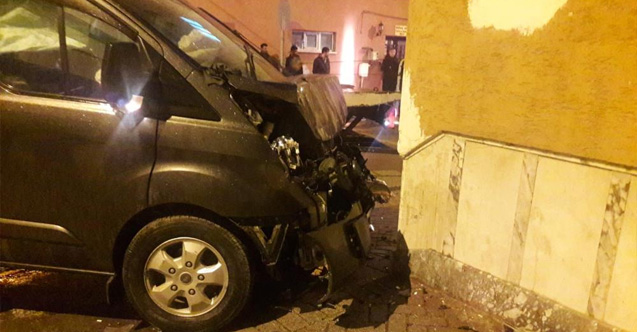 Eskişehir'de kamyonet ile minibüs çarpıştı