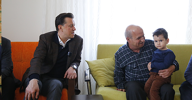 Hatipoğlu depremzede aileyi ziyaret etti
