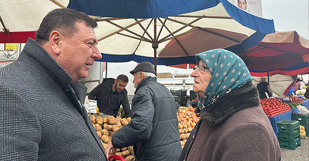 Özkan Alp, perşembe pazarında halk ile bir araya geldi
