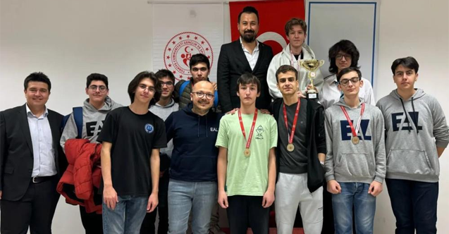 Eskişehir Anadolu Lisesi'nden iki birincilik