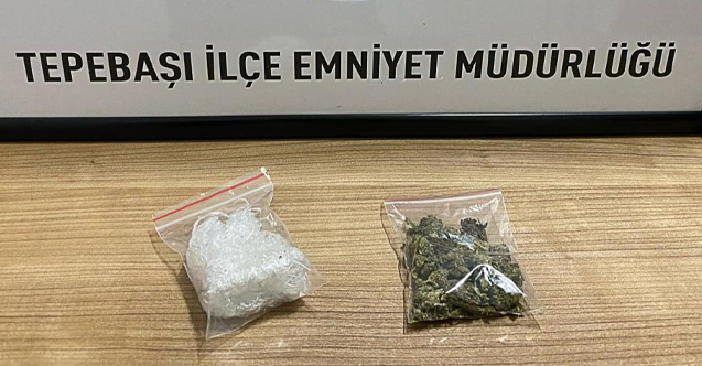 Şüphe üzerine durdurulan şahısların üzerinden uyuşturucu çıktı