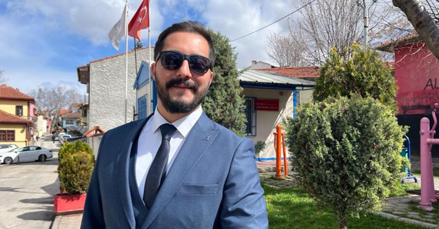 Genç aday 50 yıllık muhtarı emekli etmeye çalışacak