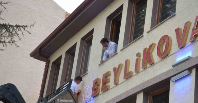 Beylikova Belediyesi tabelasına ’T.C.’ ibaresi eklendi