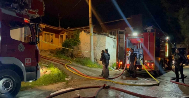 Elektrik kaçağı müstakil evi küle çevirdi