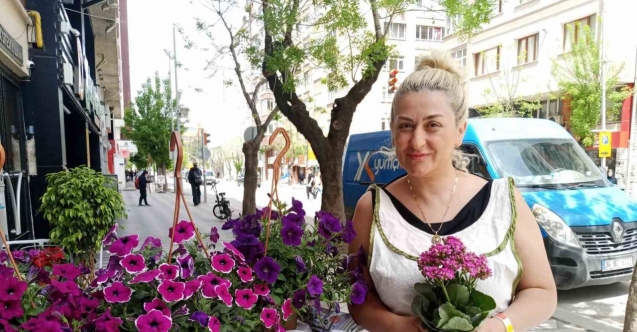 Havaların ısınmasıyla birlikte yazlık çiçek satışları başladı