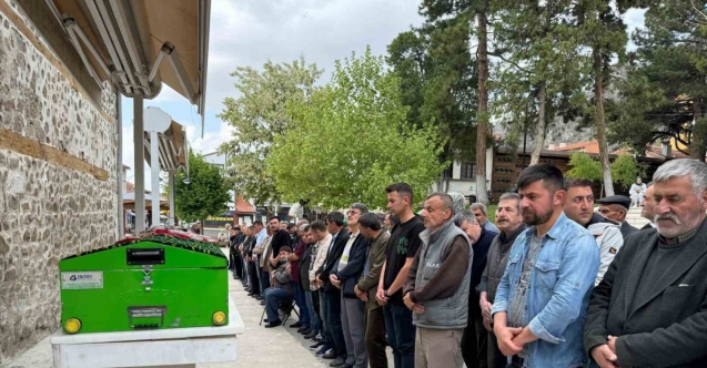Üniversite öğrencisi Eskişehir'de toprağa verildi