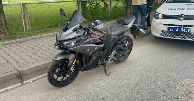 Motosikleti ile virajı alamayıp 100 metre yalpaladıktan sonra kaza yapan sürücü ağır yaralandı