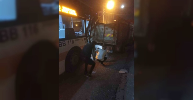 Park halindeki kamyona arkadan çarpan otobüsün boş olması faciayı önledi