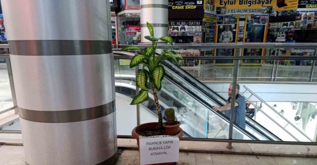 Saksıya çöp atan vatandaşlara esnaftan duyarlılık çağrısı