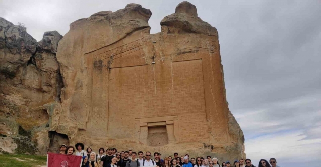 Üniversiteli ve liseli öğrenciler Turizm Haftası’nı Yazılıkaya’da kutladı