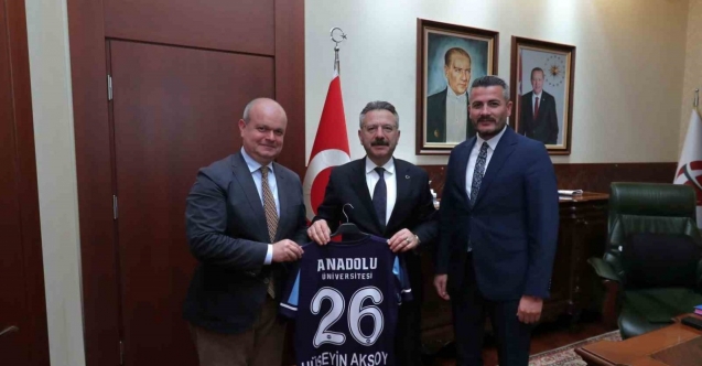 Anadolu Üniversitesi Spor Kulübü’nden Vali Aksoy’a ziyaret