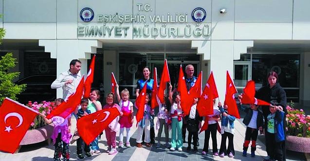 Anaokulu öğrencileri İl Emniyet Müdürlüğü'nü ziyaret etti