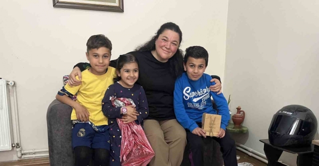 Anne olamayınca, yüzlerce engelli, kimsesiz ve yoksul çocuğu evladı gibi bağrına bastı