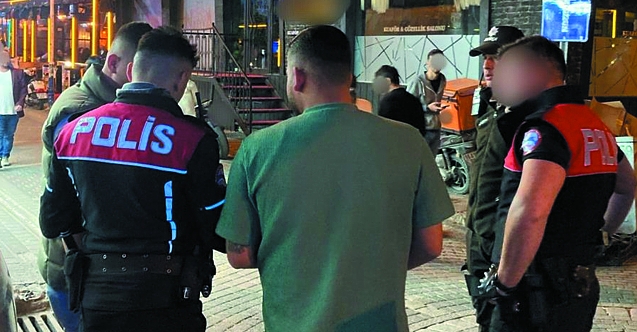 Barlar sokağında polis ekiplerince denetim yapıldı
