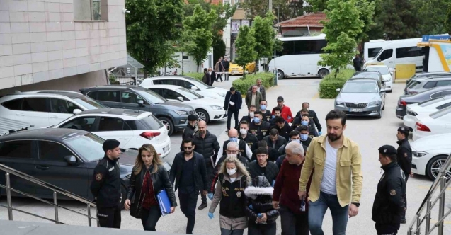 Eskişehir merkezli fuhuş operasyonunda yakalanan şüphelilerden 4’ü tutuklandı