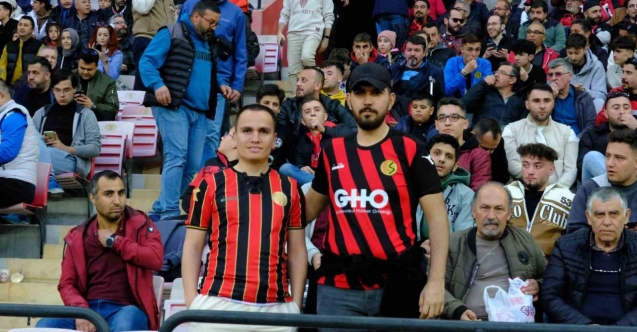 Eskişehirspor taraftarı Anadolu Üniversitesi Spor Kulübü’nü yalnız bırakmadı