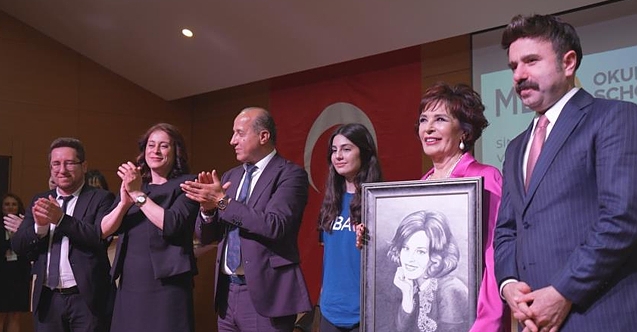 Hülya Koçyiğit öğrencilerle bir araya geldi