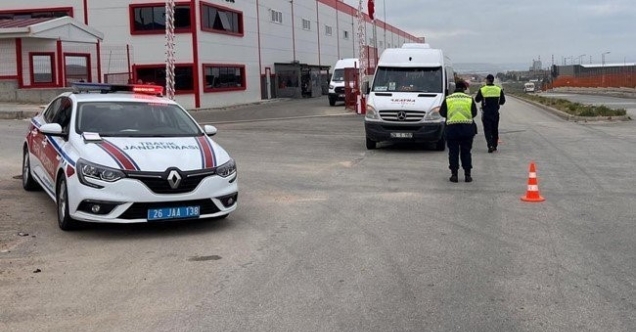 Jandarma ekiplerinin trafik denetiminde 6 bin 329 araç kontrol edildi
