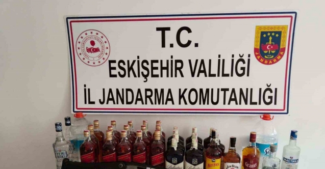 Kaçak alkol satan şahsa jandarma operasyonu