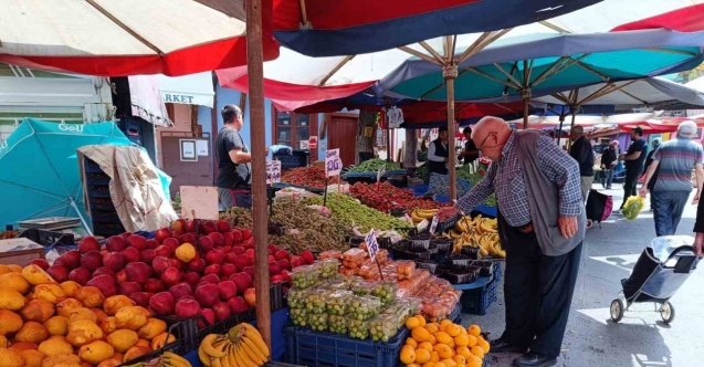 Yaz meyveleri tezgâhları rengârenk süsledi