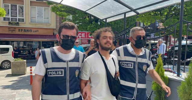 Alkollü şekilde camilere girerek Kur’an-ı Kerim yırtan şüpheli adliyeye sevk edildi