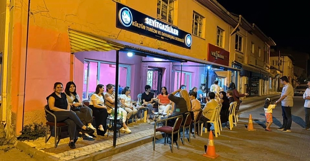 Erkekler evde kadınlar lokalde