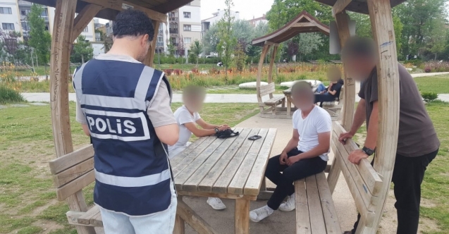 Millet Bahçesi’nde şüpheli şahıslara denetim