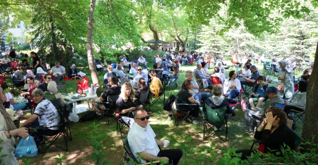 Öğrenciler sınıflarda aileleri ise dışarıda AYT heyecanı yaşadı
