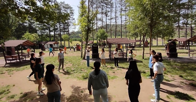 Piknik yaparak stres attılar