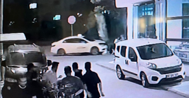 Sürücü kayan taksisinin altında kaldı